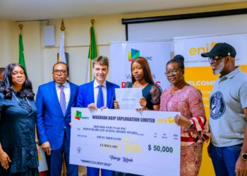 Eni awards 30 post graduate scholarship to Nigerian graduates